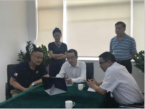 大鹏新区副区长刘峰听取（中国风帆港规划）课题组汇报